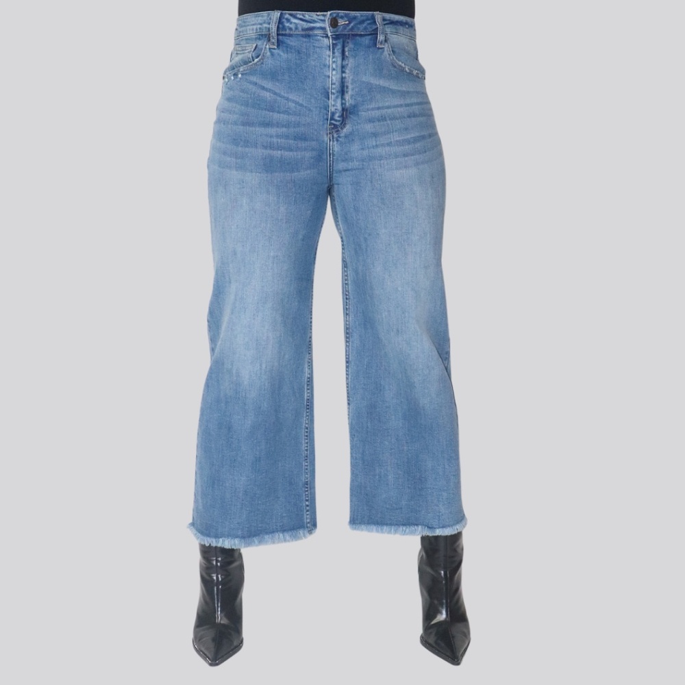 FRAYED ANKLE WIDE LEG JEANS